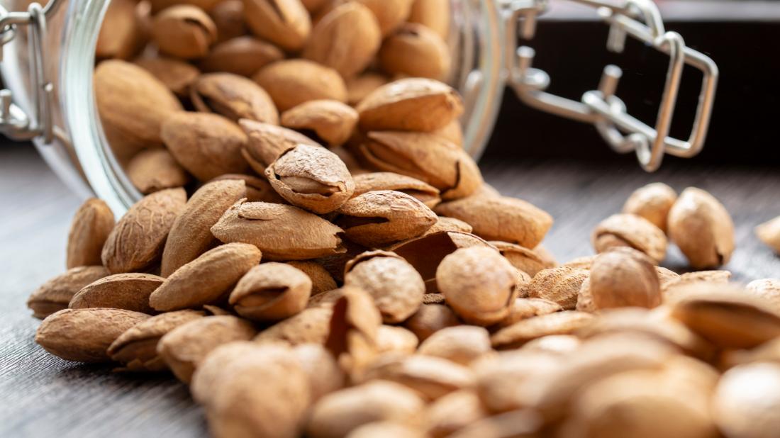 Men benefit from almonds